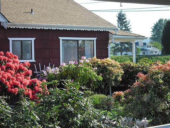 4th image of 4914 62nd Ave E