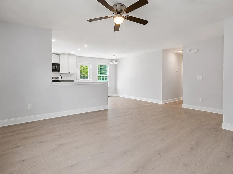 718 Park Ave — Photo 2