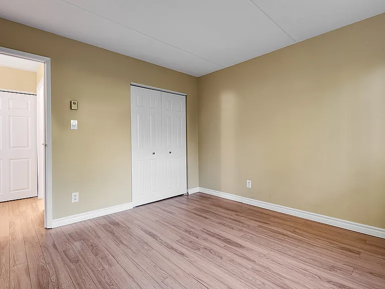 641 Cedar St N — Photo 16