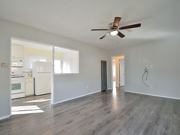 3rd image of 4221 W 162nd St