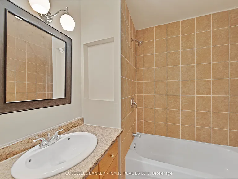 60 Albert St S — Photo 13