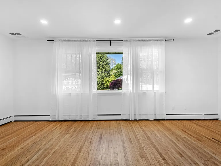 1390 Paxon Pl — Photo 10