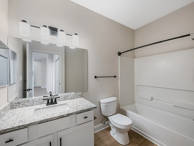 Ashbury Square Apartments — Photo 79