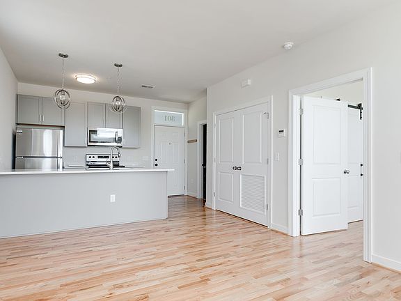 4th image of 2910 Q St #101