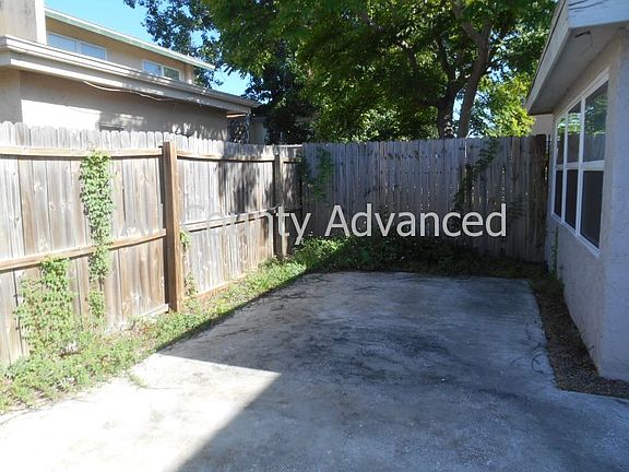 5th image of 2076 Loma Linda Way N
