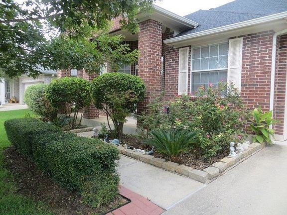 This Clark Wilson home is located in a well kept neighborhood