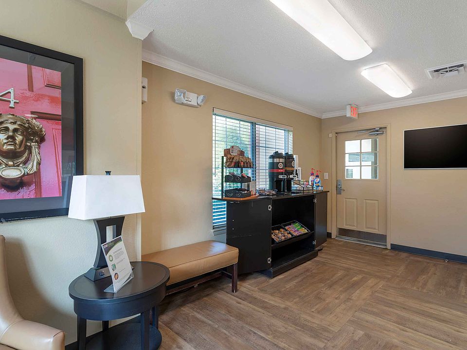 Lobby and Guest Check-in