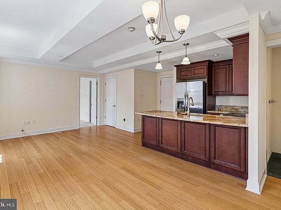 5th image of 1701 Locust St Unit 1905