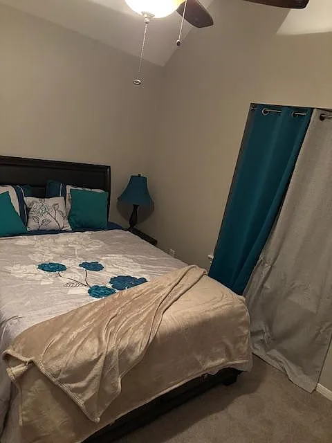 2 bed, 1.5 bath, 3000 sqft, $979 — Photo 2