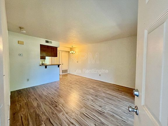 3rd image of 1537 Pyrenees Ave APT 22