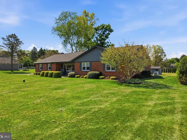 228 Chestnut Valley Dr, Doylestown, PA 18901