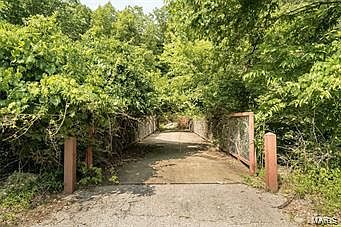 2nd image of 844 Kiefer Creek Rd