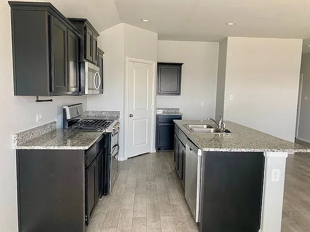 3 bed, 1449 sqft, $1,900 — Photo 3
