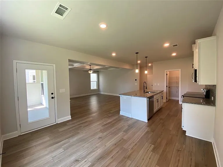 5037 Silver Fox Trl — Photo 8
