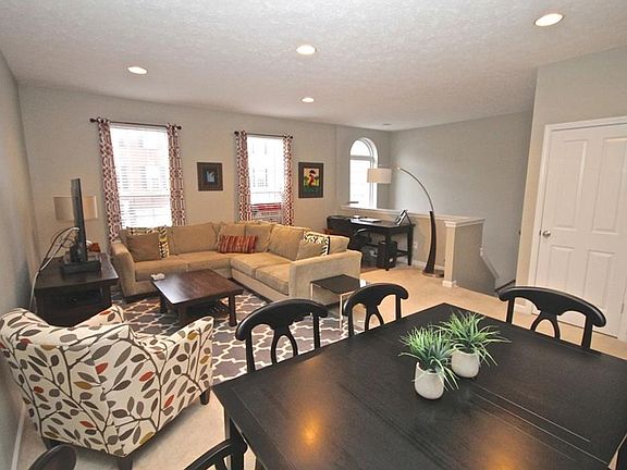 3rd image of 6926 Vistamere Way