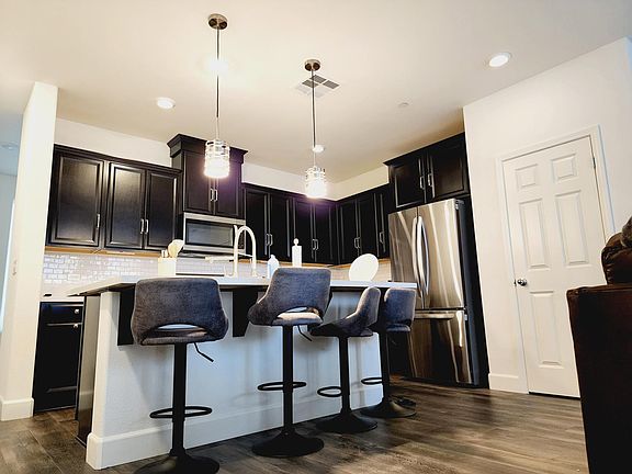 4th image of 3041 E Seeger Ave #1