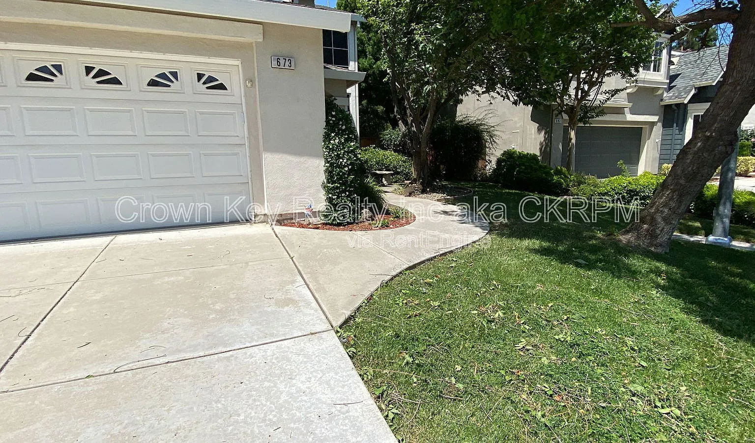 4 bed, 3.0 bath, 2368 sqft, $3,200 — Photo 3