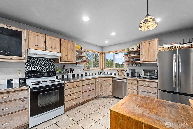 5th image of 40048 Cayuse Cove E