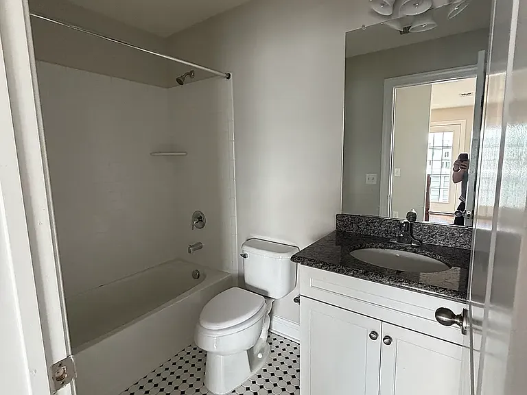 405 Monroe Ave — Photo 16