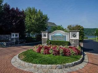 305 Bridgeview Dr, Poughkeepsie, NY 12601