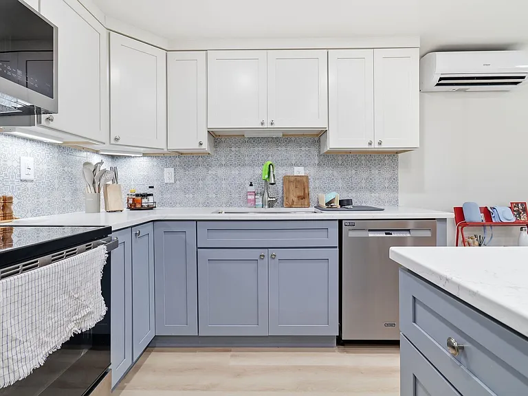 461 Pavonia Ave #1 — Photo 8