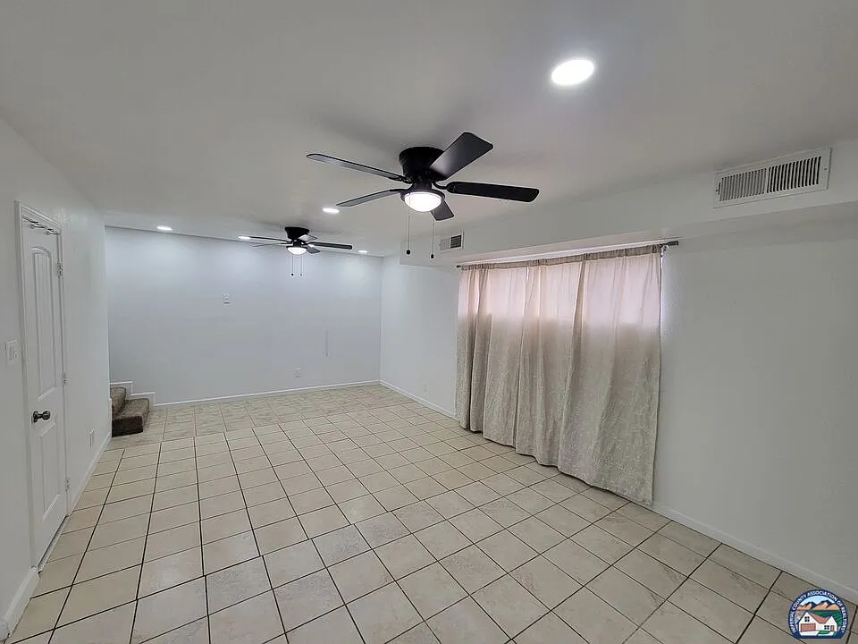 Building Photo - 839 W Orange Ave #2