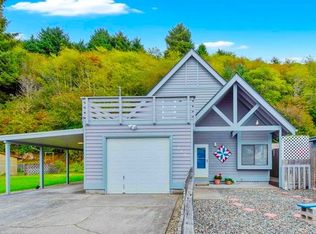 640 Clearlake Ave, Winchester Bay, OR 97467