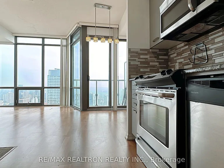 832 Bay St #4707 — Photo 4