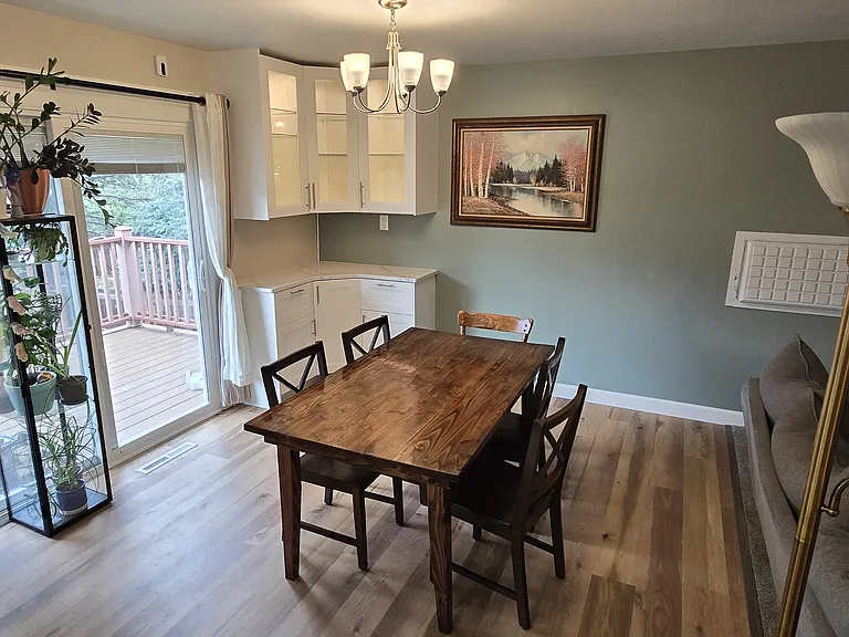 6685 Brook Park Dr — Photo 4