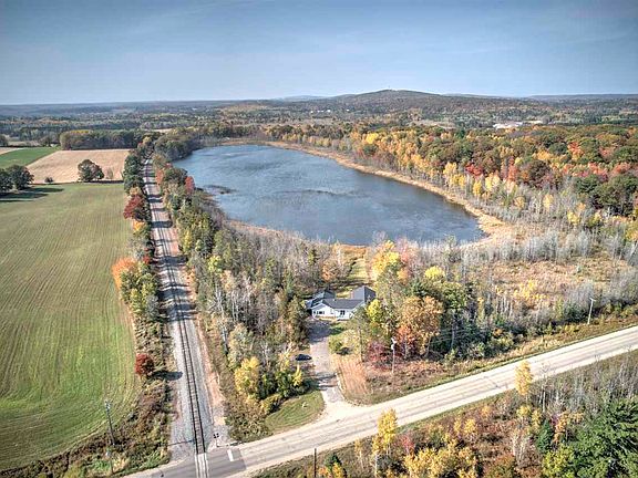 4th image of N1307 Hamilton Lake Rd