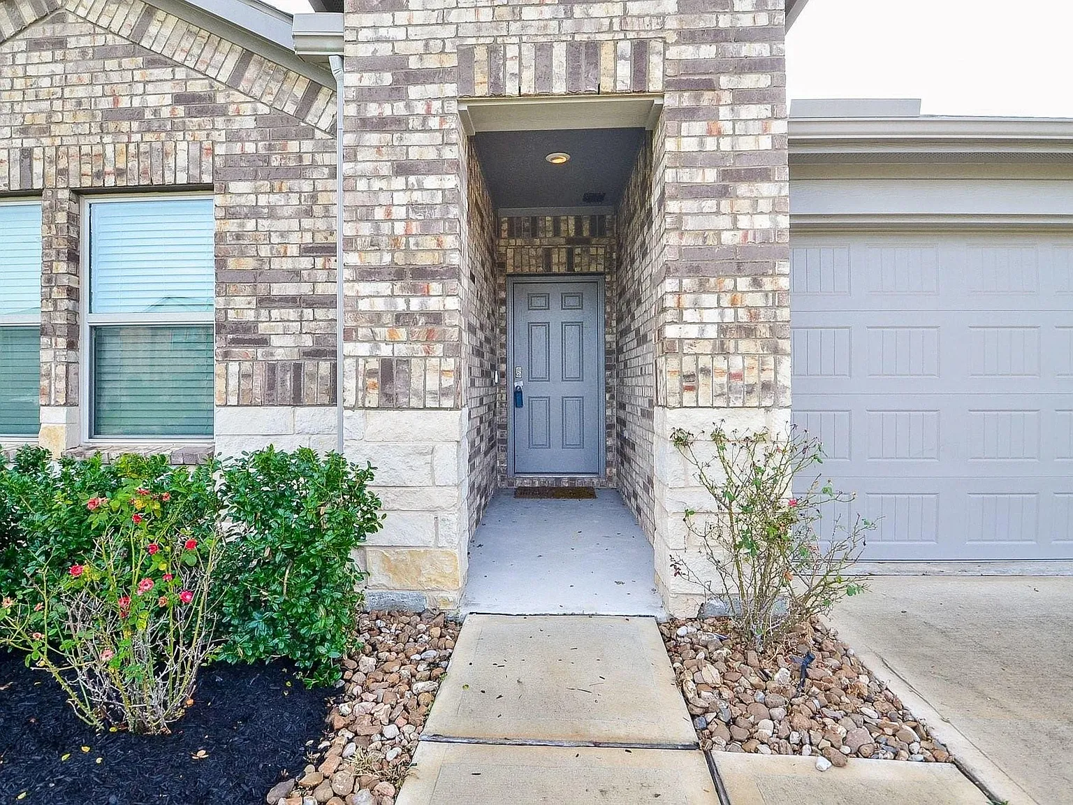 4 bed, 1706 sqft, $2,200 — Photo 3