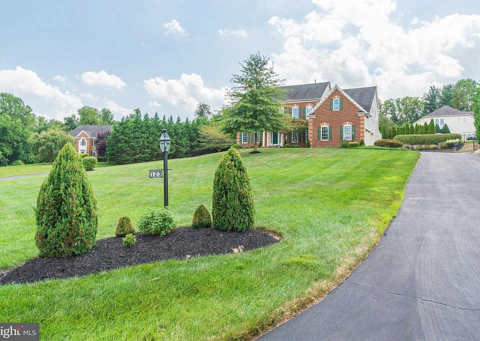 1st image of 123 Bower Ln