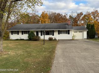 1711 Crestwood Dr, Defiance, OH 43512