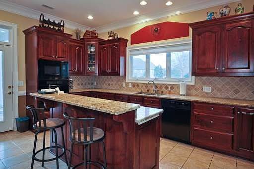 5th image of 210 Riveroak Dr