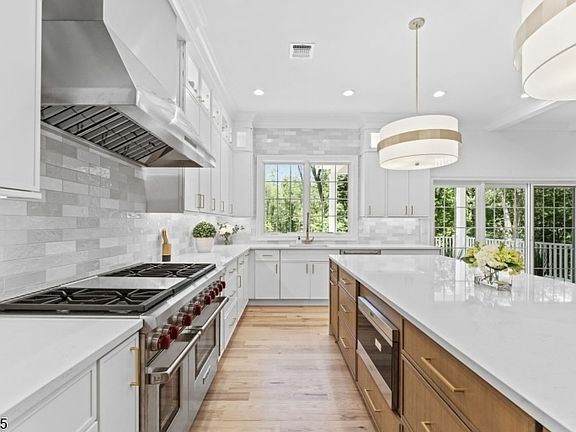 5th image of 13 Penwood Rd