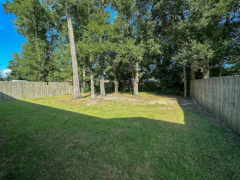 2123 Waltham St — Photo 21