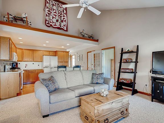 4th image of 242 Village Dr