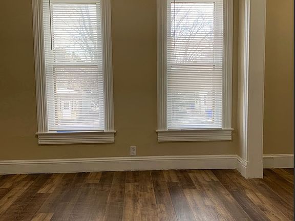 4th image of 981 Margaret St
