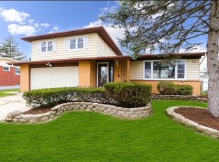 214 N Pleasant Dr, Glenwood, IL 60425