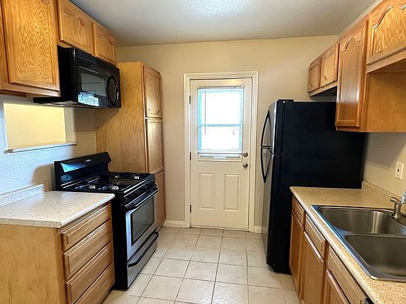 4th image of 890 N Mallard St #1