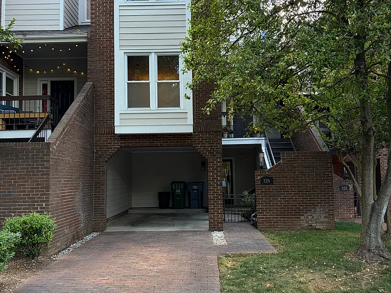 224 S Clarkson St — Photo 19