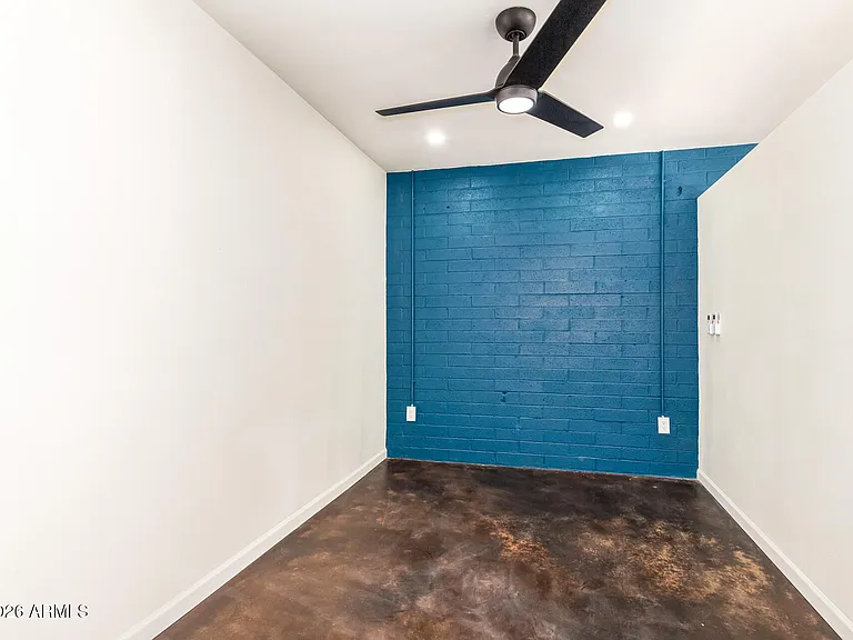 2402 W Weldon Ave — Photo 9