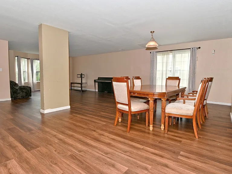 1043 Rentham Ln — Photo 13