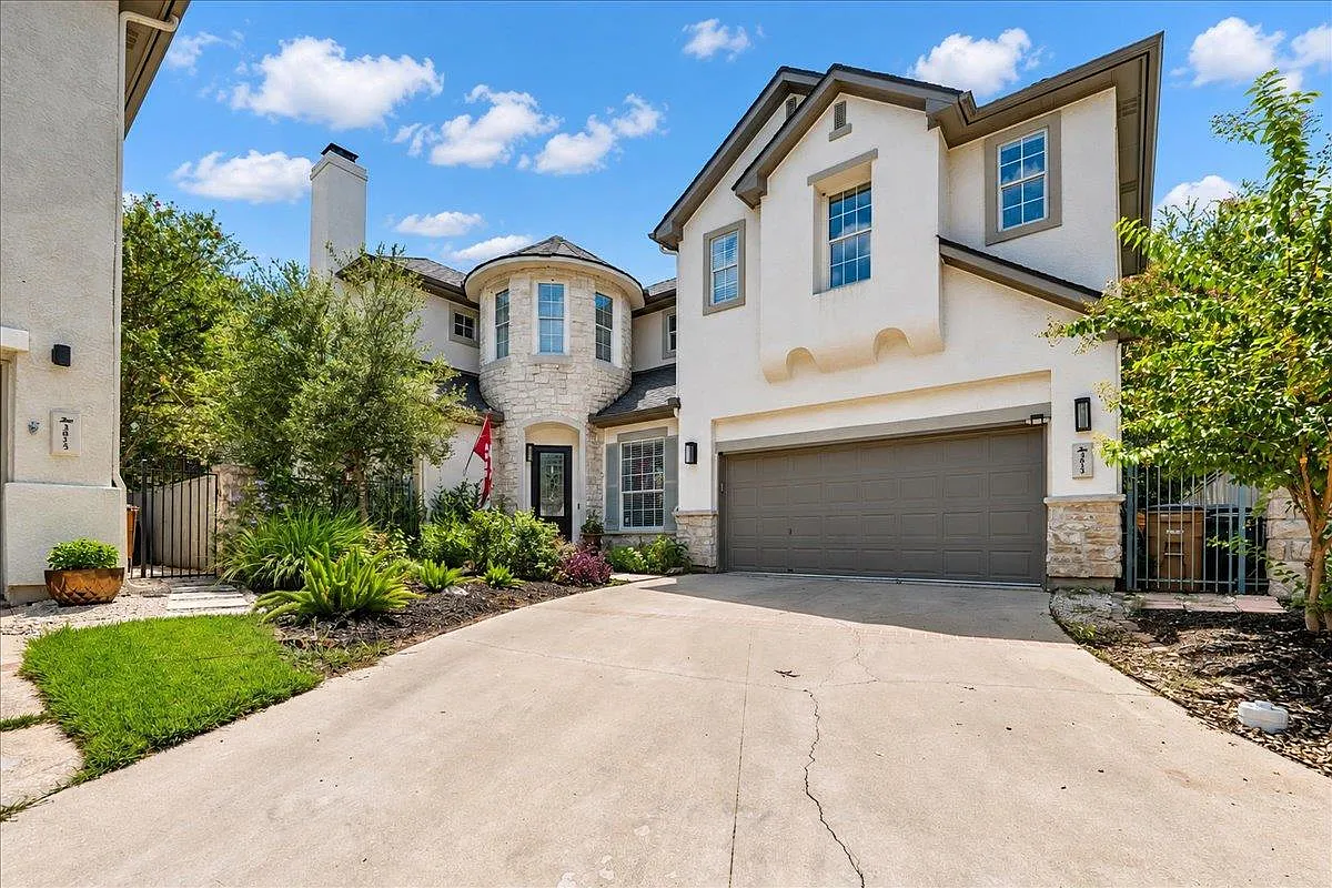 3 bed, 2.5 bath, 2390 sqft, $4,200 — Photo 3