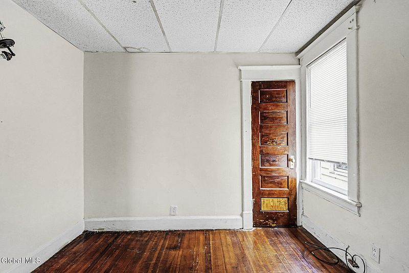3rd image of 917 Bridge Street