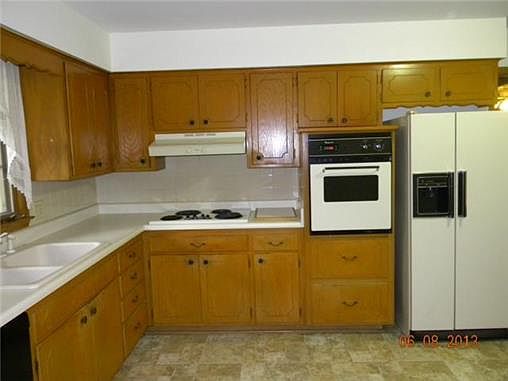 4th image of 11121 W 72nd Ter