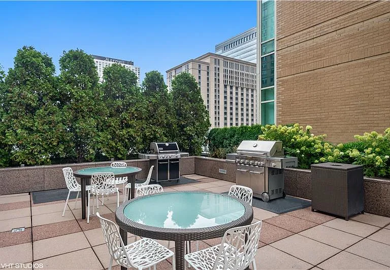 33 W Ontario St #31D — Photo 62