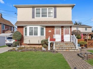100 Stella Ct, Lynbrook, NY