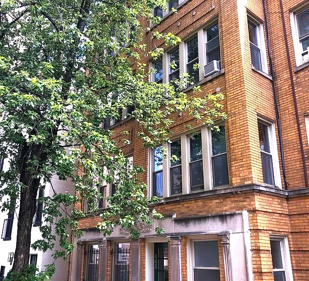 445 W Saint James Pl — Photo 1