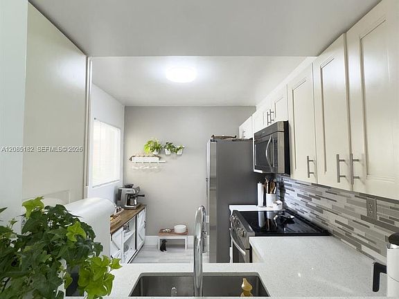 4th image of 1112 NW 125th Pl #102